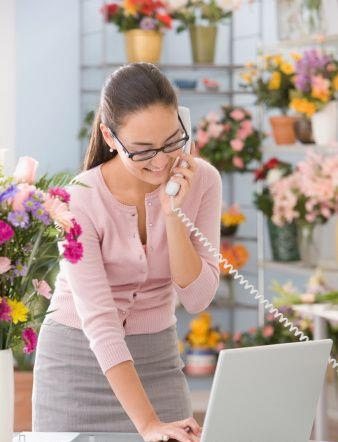 Chào mừng quý khách đến với Hoa vải đẹp MAI - Flower shop MAI - chúng tôi đem thiên nhiên đến ngôi nhà của bạn, văn phòng của bạn hay đơn giản là góc làm việc hoặc góc riêng của bạn.